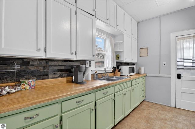 1815 W Genesee, Saginaw, MI 48602