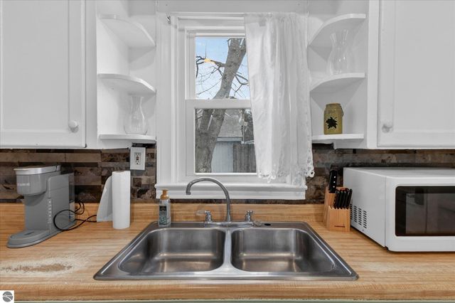 1815 W Genesee, Saginaw, MI 48602