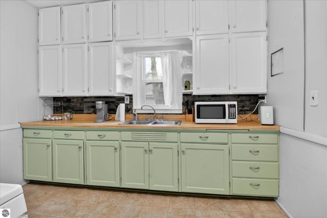 1815 W Genesee, Saginaw, MI 48602