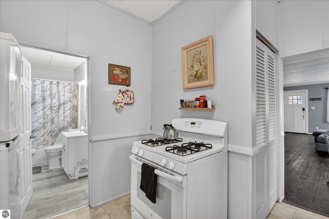 1815 W Genesee, Saginaw, MI 48602