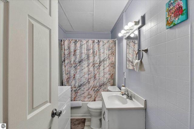 1815 W Genesee, Saginaw, MI 48602