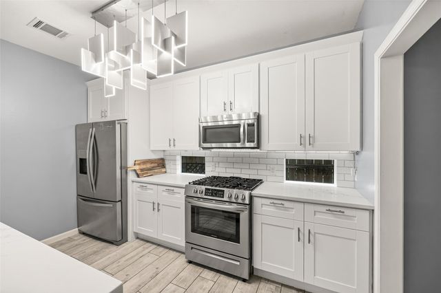 1530 Sutton Street, Houston, TX 77006