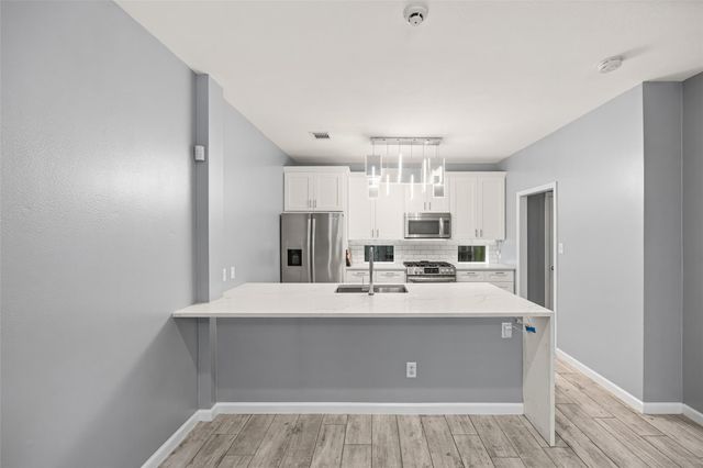 1530 Sutton Street, Houston, TX 77006