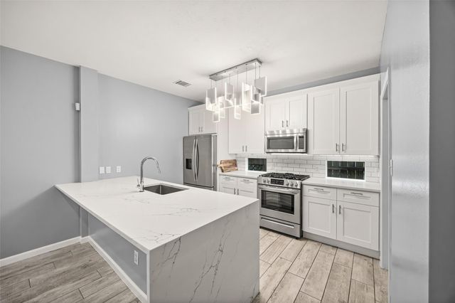 1530 Sutton Street, Houston, TX 77006