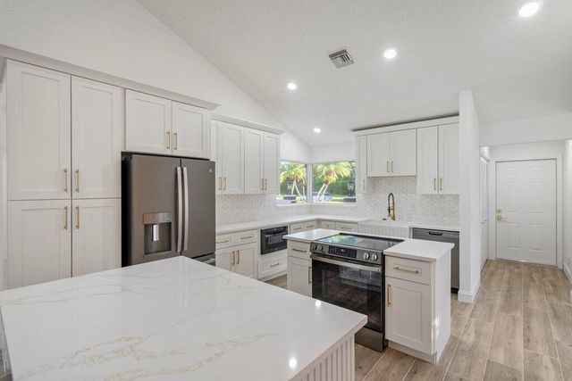 107 Golfview Court, Palm Beach Gardens, FL 33418