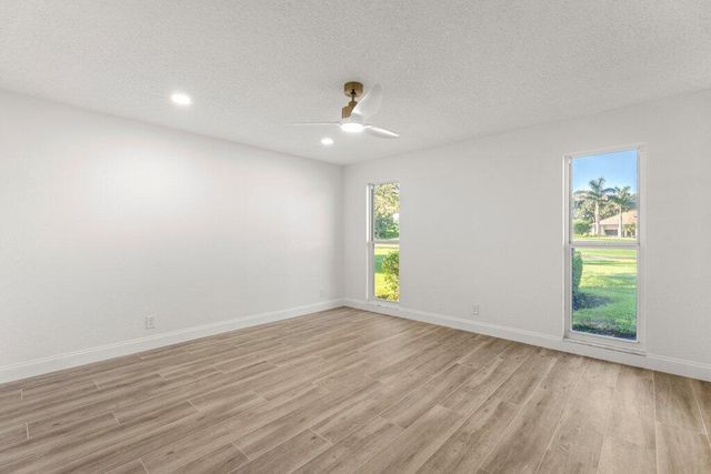 107 Golfview Court, Palm Beach Gardens, FL 33418