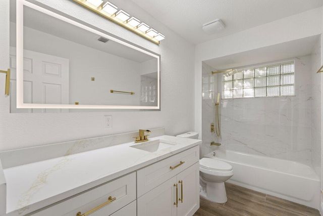 107 Golfview Court, Palm Beach Gardens, FL 33418