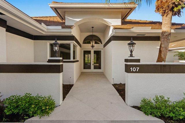 107 Golfview Court, Palm Beach Gardens, FL 33418