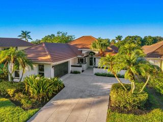 107 Golfview Court, Palm Beach Gardens, FL 33418