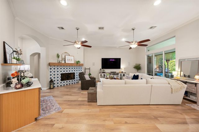 102 Lazy Springs Drive, Montgomery, TX 77356