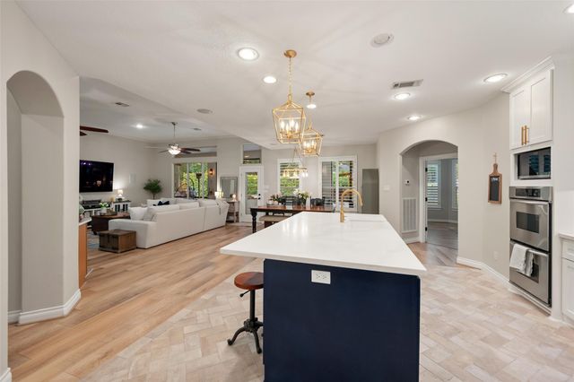 102 Lazy Springs Drive, Montgomery, TX 77356