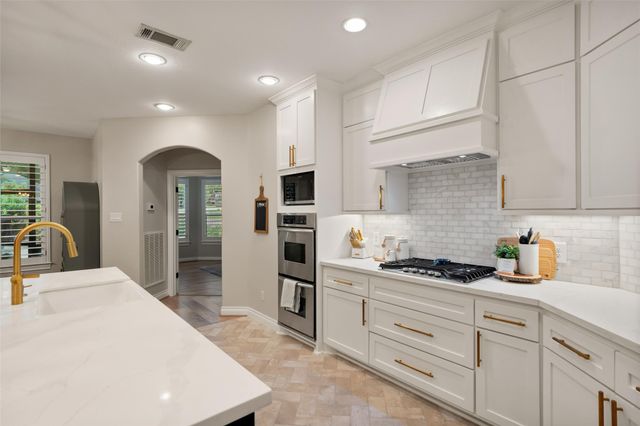 102 Lazy Springs Drive, Montgomery, TX 77356