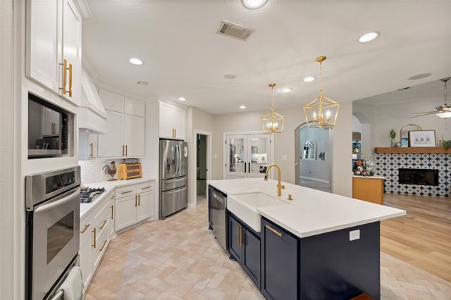 102 Lazy Springs Drive, Montgomery, TX 77356
