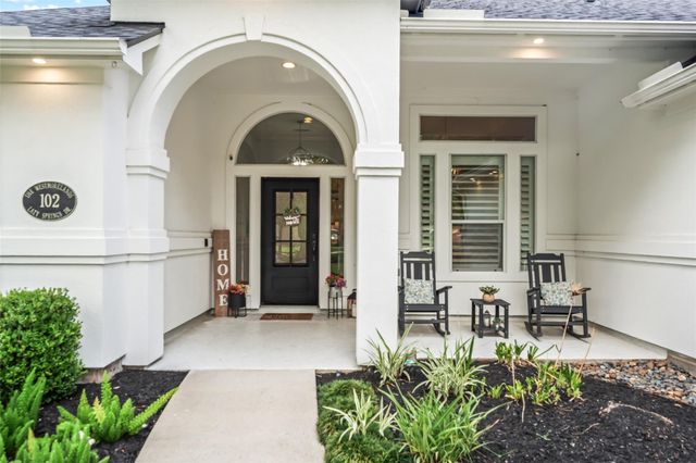 102 Lazy Springs Drive, Montgomery, TX 77356