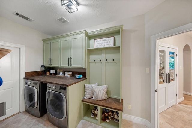 102 Lazy Springs Drive, Montgomery, TX 77356