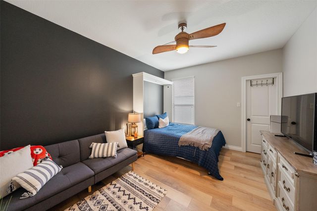 102 Lazy Springs Drive, Montgomery, TX 77356