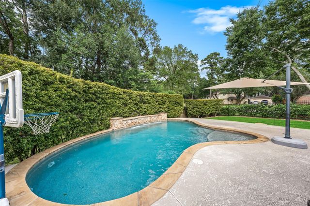 102 Lazy Springs Drive, Montgomery, TX 77356