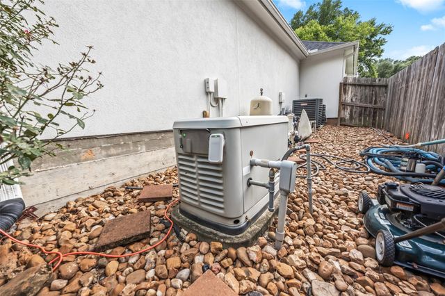 102 Lazy Springs Drive, Montgomery, TX 77356