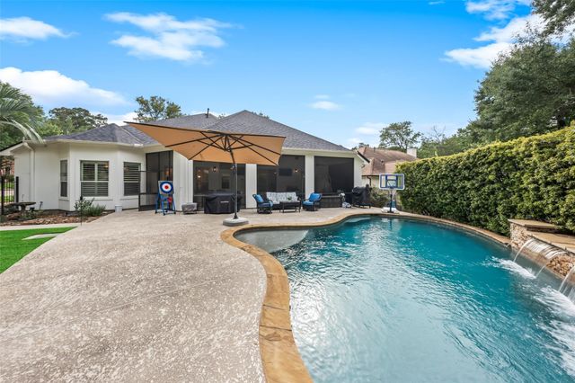 102 Lazy Springs Drive, Montgomery, TX 77356