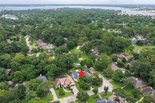 102 Lazy Springs Drive, Montgomery, TX 77356