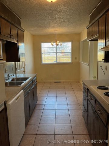 11523 E 17th Place, Tulsa, OK 74128