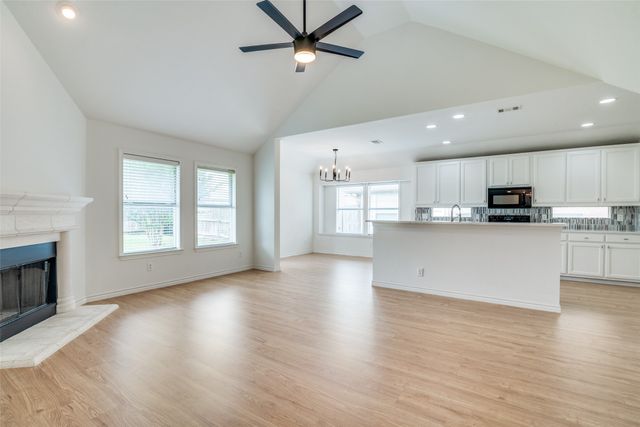 924 Bowie Drive, Lavon, TX 75166