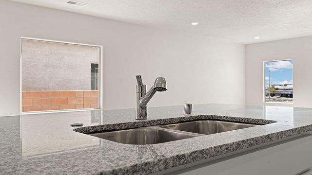 6124 Chicago Drive SE, Albuquerque, NM 87106