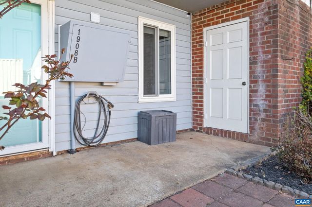 1908 Inglewood Dr Apt B, Charlottesville, VA 22901