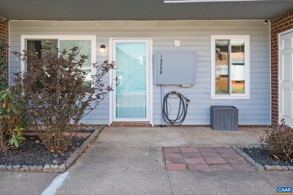 1908 Inglewood Dr Apt B, Charlottesville, VA 22901