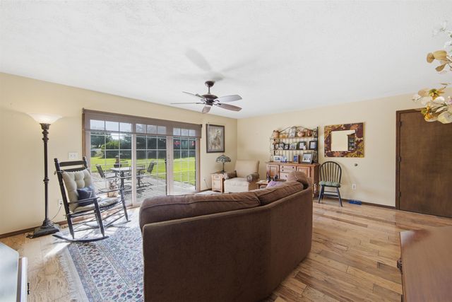 10560 SW Dennett Rd, Augusta, KS 67010