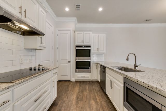 8841 Creek Run Road 403, Fort Worth, TX 76120