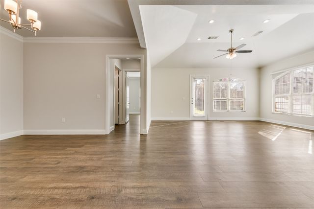 8841 Creek Run Road 403, Fort Worth, TX 76120