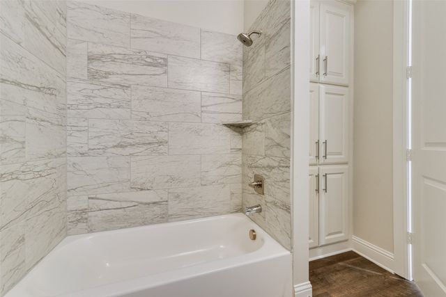 8841 Creek Run Road 403, Fort Worth, TX 76120