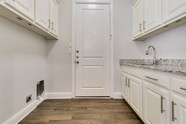 8841 Creek Run Road 403, Fort Worth, TX 76120