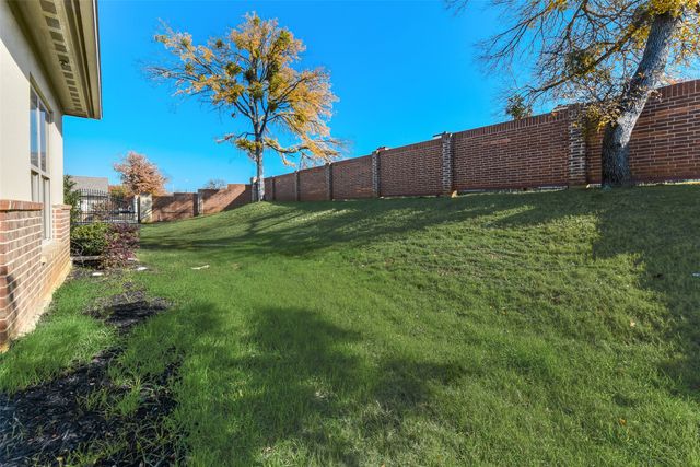 8841 Creek Run Road 403, Fort Worth, TX 76120