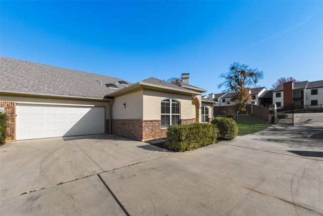 8841 Creek Run Road 403, Fort Worth, TX 76120