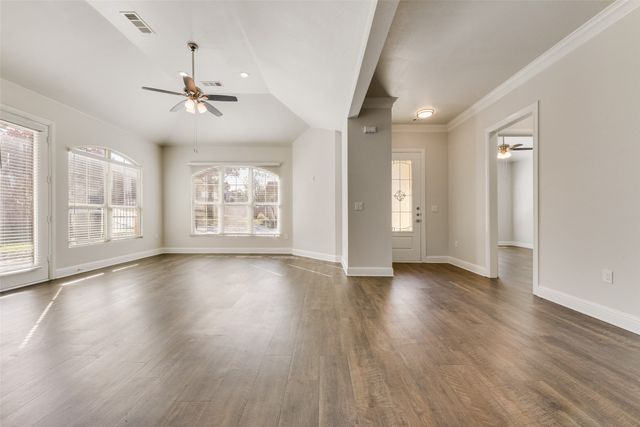 8841 Creek Run Road 403, Fort Worth, TX 76120