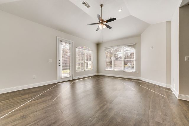 8841 Creek Run Road 403, Fort Worth, TX 76120