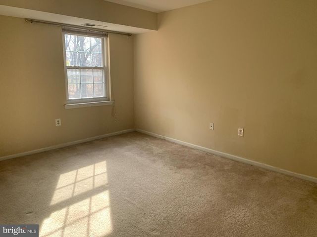 884 COLLEGE PKWY #303, Rockville, MD 20850