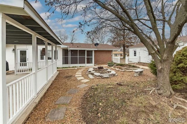 2949 Oetting Drive, St Charles, MO 63303