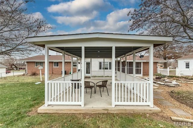 2949 Oetting Drive, St Charles, MO 63303