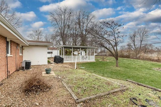 2949 Oetting Drive, St Charles, MO 63303