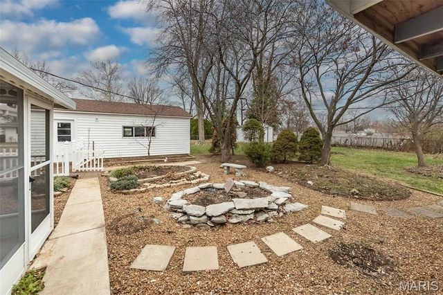 2949 Oetting Drive, St Charles, MO 63303