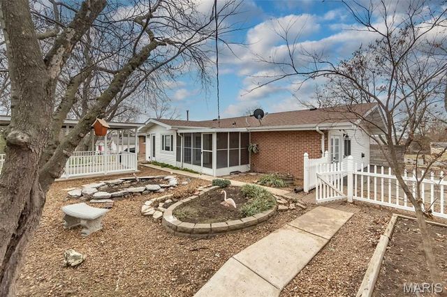 2949 Oetting Drive, St Charles, MO 63303