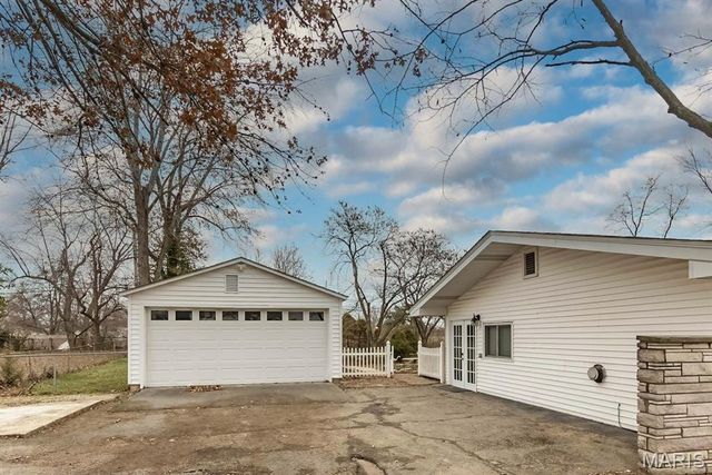 2949 Oetting Drive, St Charles, MO 63303