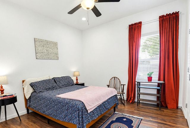 303 Pine Ave, Luling, TX 78648