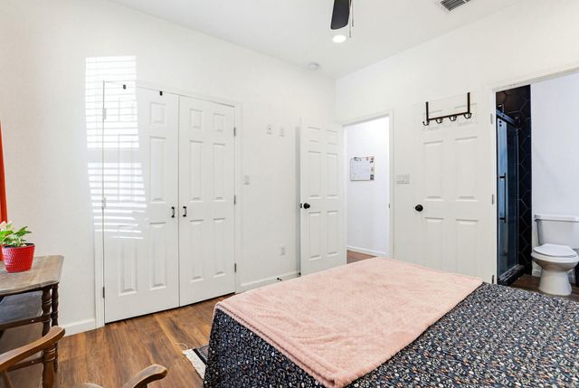 303 Pine Ave, Luling, TX 78648
