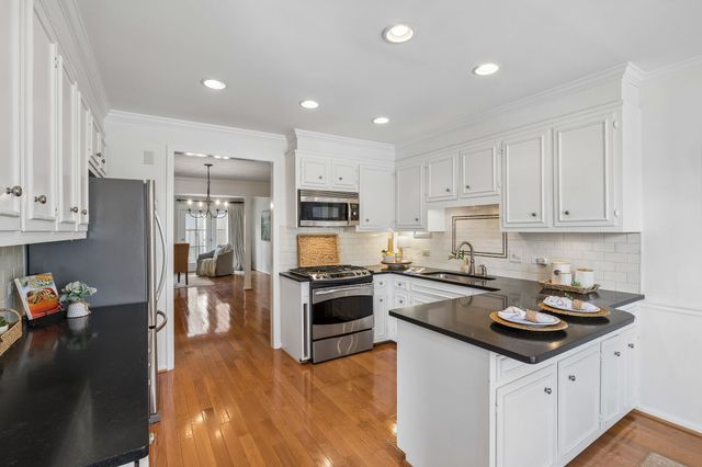 4400 Belmont Park Ter Apt 235, Nashville, TN 37215