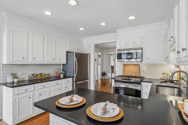 4400 Belmont Park Ter Apt 235, Nashville, TN 37215