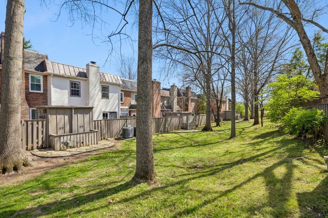 4400 Belmont Park Ter Apt 235, Nashville, TN 37215